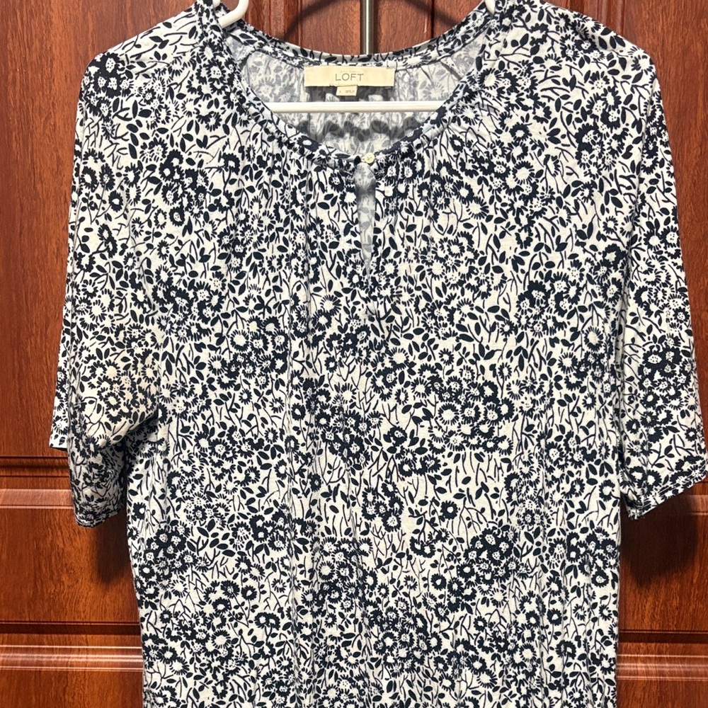 LOFT White and Navy Floral Short Sleeve Keyhole Blouse